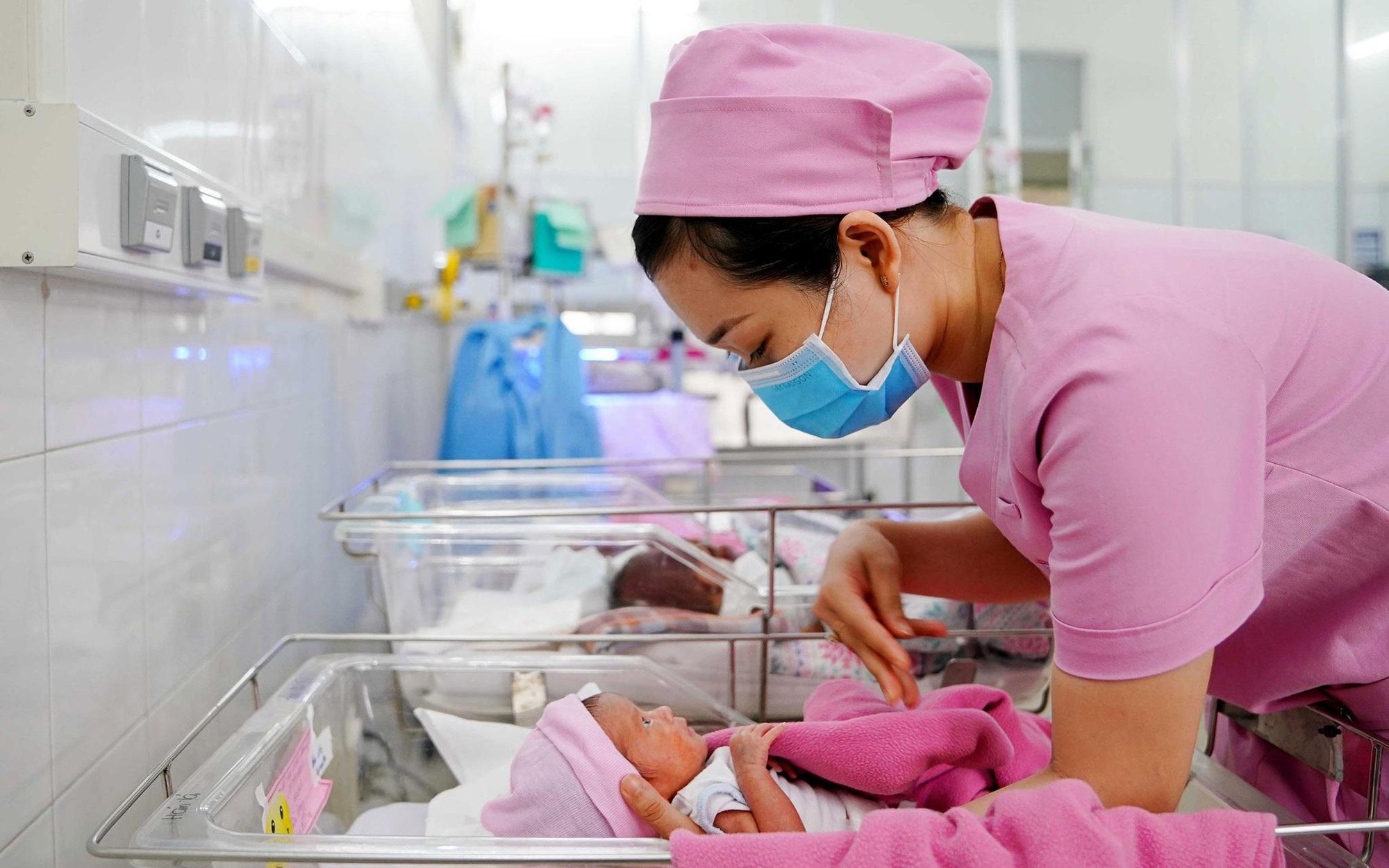 "Bộ giải pháp" trong Dự thảo Luật Dân số có đủ sức cải thiện mức sinh thấp kỷ lục?- Ảnh 2. "Bộ giải pháp" trong Dự thảo Luật Dân số có đủ sức cải thiện mức sinh thấp kỷ lục?- Ảnh 2.