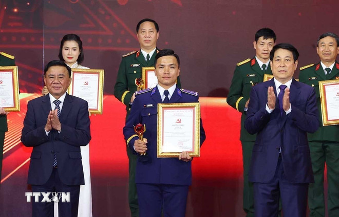 11 tác phẩm đạt giải A Cuộc thi Bảo vệ nền tảng tư tưởng của Đảng- Ảnh 1. 11 tác phẩm đạt giải A Cuộc thi Bảo vệ nền tảng tư tưởng của Đảng- Ảnh 1.