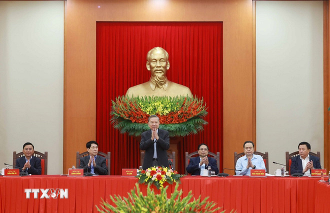 Văn kiện Đại hội XIV - Kết tinh trí tuệ, bản lĩnh và tầm nhìn của toàn Đảng, toàn dân- Ảnh 2. Văn kiện Đại hội XIV - Kết tinh trí tuệ, bản lĩnh và tầm nhìn của toàn Đảng, toàn dân- Ảnh 2.
