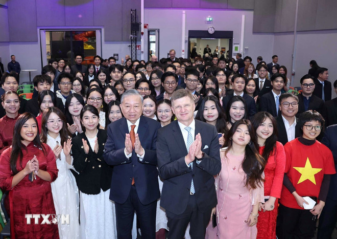 Tổng Bí thư Tô Lâm thăm Đại học Aalto và gặp gỡ sinh viên Việt Nam tại Phần Lan- Ảnh 2. Tổng Bí thư Tô Lâm thăm Đại học Aalto và gặp gỡ sinh viên Việt Nam tại Phần Lan- Ảnh 2.