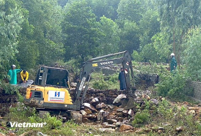 Quân khu 5 kiểm tra công tác ứng phó bão số 12 tại Đà Nẵng- Ảnh 4. Quân khu 5 kiểm tra công tác ứng phó bão số 12 tại Đà Nẵng- Ảnh 4.