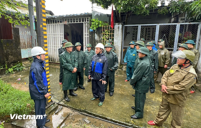 Quân khu 5 kiểm tra công tác ứng phó bão số 12 tại Đà Nẵng- Ảnh 1. Quân khu 5 kiểm tra công tác ứng phó bão số 12 tại Đà Nẵng- Ảnh 1.