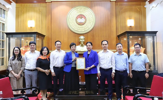Góp thêm nguồn lực để đồng bào các tỉnh khắc phục hậu quả khi bão lũ đi qua- Ảnh 1. Góp thêm nguồn lực để đồng bào các tỉnh khắc phục hậu quả khi bão lũ đi qua- Ảnh 1.