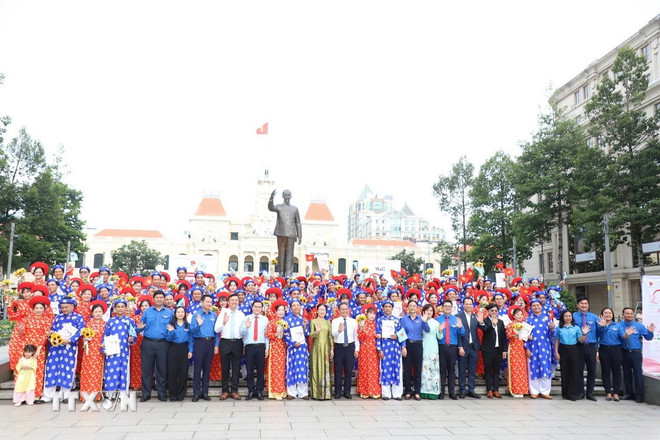Thành phố Hồ Chí Minh: 50 cặp đôi cùng viết nên câu chuyện hạnh phúc- Ảnh 1. Thành phố Hồ Chí Minh: 50 cặp đôi cùng viết nên câu chuyện hạnh phúc- Ảnh 1.