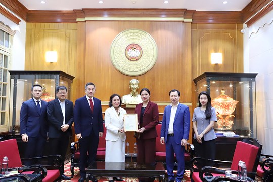 Trên 1.091 tỷ đồng giúp người dân vùng lũ thêm vững vàng, vượt qua khó khăn, sớm ổn định cuộc sống- Ảnh 1. Trên 1.091 tỷ đồng giúp người dân vùng lũ thêm vững vàng, vượt qua khó khăn, sớm ổn định cuộc sống- Ảnh 1.