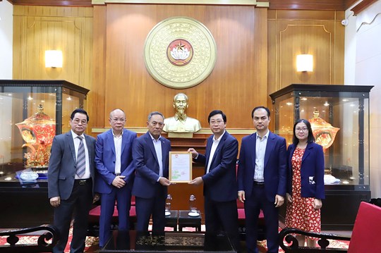 Trên 1.091 tỷ đồng giúp người dân vùng lũ thêm vững vàng, vượt qua khó khăn, sớm ổn định cuộc sống- Ảnh 6. Trên 1.091 tỷ đồng giúp người dân vùng lũ thêm vững vàng, vượt qua khó khăn, sớm ổn định cuộc sống- Ảnh 6.