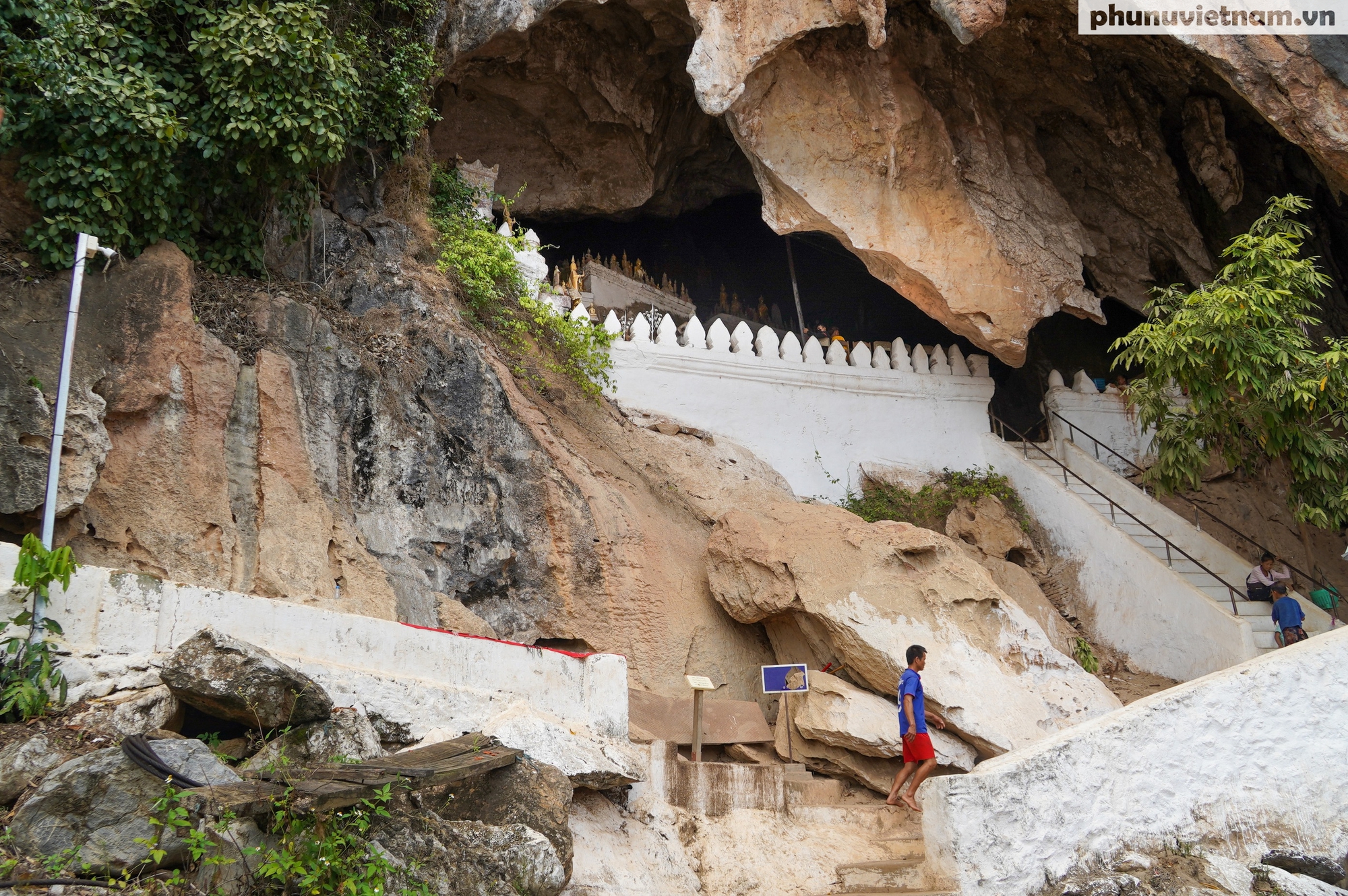 Hang Phật linh thiêng ở ngã ba sông với hơn 4.000 pho tượng sống động- Ảnh 4. Hang Phật linh thiêng ở ngã ba sông với hơn 4.000 pho tượng sống động- Ảnh 4.