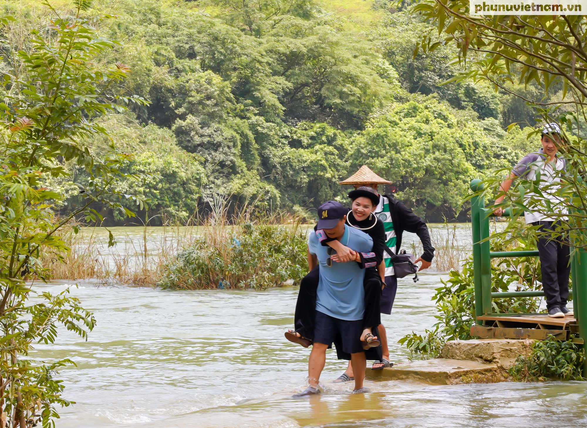 Vẻ đẹp hùng vĩ của thác nước đẹp nhất thế giới ở Cao Bằng- Ảnh 11. Vẻ đẹp hùng vĩ của thác nước đẹp nhất thế giới ở Cao Bằng- Ảnh 11.