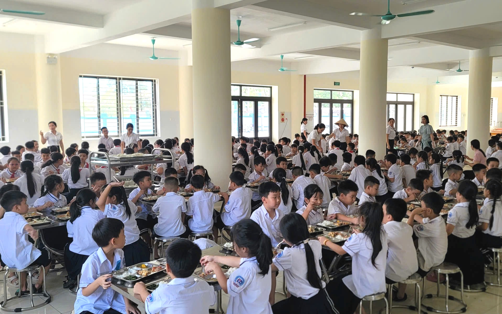 Sau vụ "thịt bốc mùi, cá ươn": Trường Tiểu học Chu Minh kiện toàn tổ kiểm tra, giám sát an toàn thực phẩm- Ảnh 1. Sau vụ