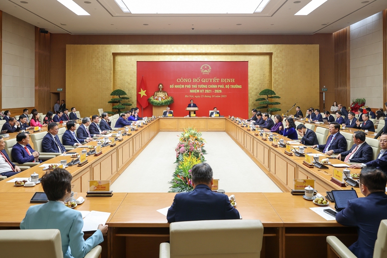Thủ tướng Phạm Minh Chính trao quyết định bổ nhiệm và giao nhiệm vụ cho 2 Phó Thủ tướng, 3 Bộ trưởng- Ảnh 6. Thủ tướng Phạm Minh Chính trao quyết định bổ nhiệm và giao nhiệm vụ cho 2 Phó Thủ tướng, 3 Bộ trưởng- Ảnh 6.