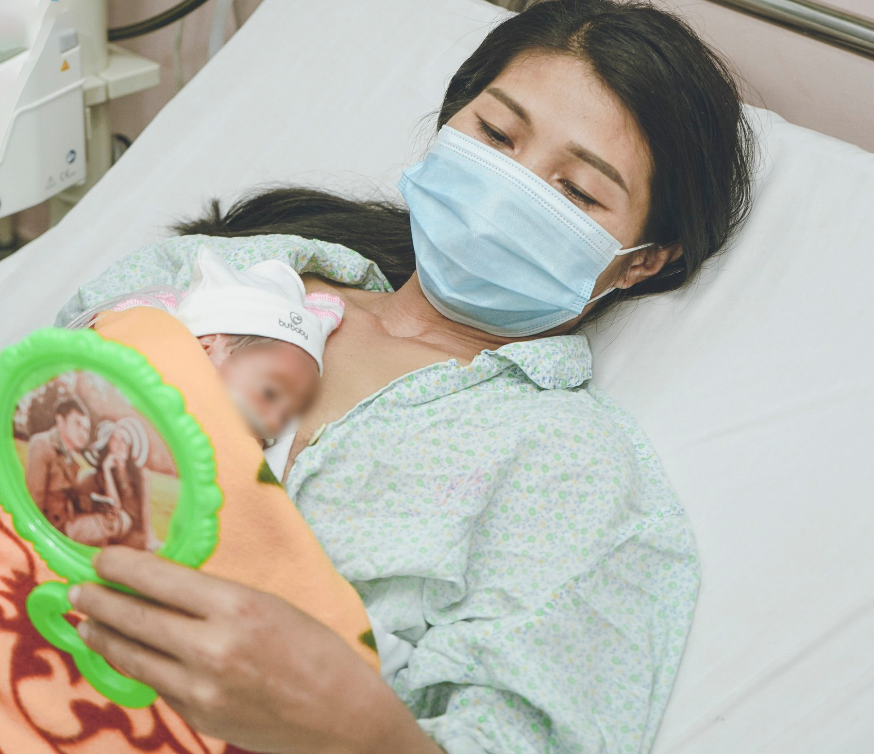 Những "người mẹ thứ hai" và hành trình giành sự sống cho trẻ sinh non- Ảnh 4. Những "người mẹ thứ hai" và hành trình giành sự sống cho trẻ sinh non- Ảnh 4.