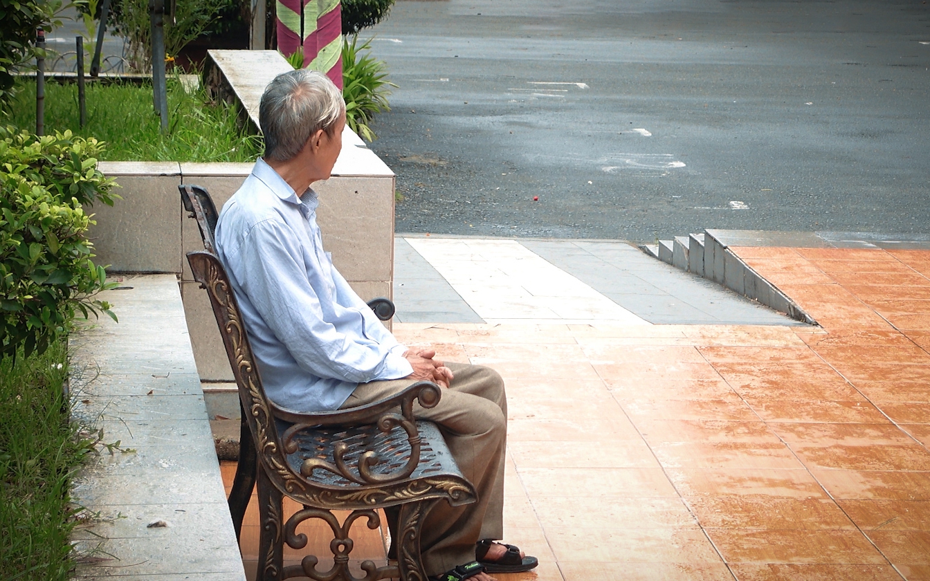 Khi nhịp sống vắng tiếng cười trẻ thơ