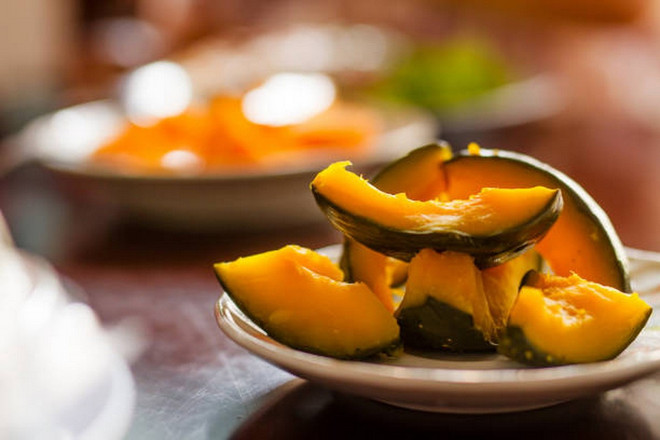 Bí đỏ là thực phẩm "vàng" cho sức khỏe, nhưng vẫn cần thận trọng khi ăn- Ảnh 2.