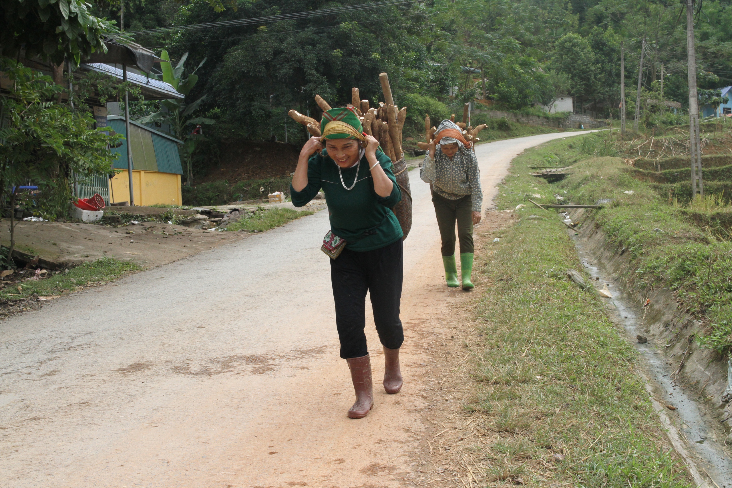 An sinh xã hội cho lao động phi chính thức 
Bài 2: Rào cản ngăn lao động phi chính thức đến gần “lưới an sinh xã hội”- Ảnh 17. An sinh xã hội cho lao động phi chính thức 
Bài 2: Rào cản ngăn lao động phi chính thức đến gần “lưới an sinh xã hội”- Ảnh 17.
