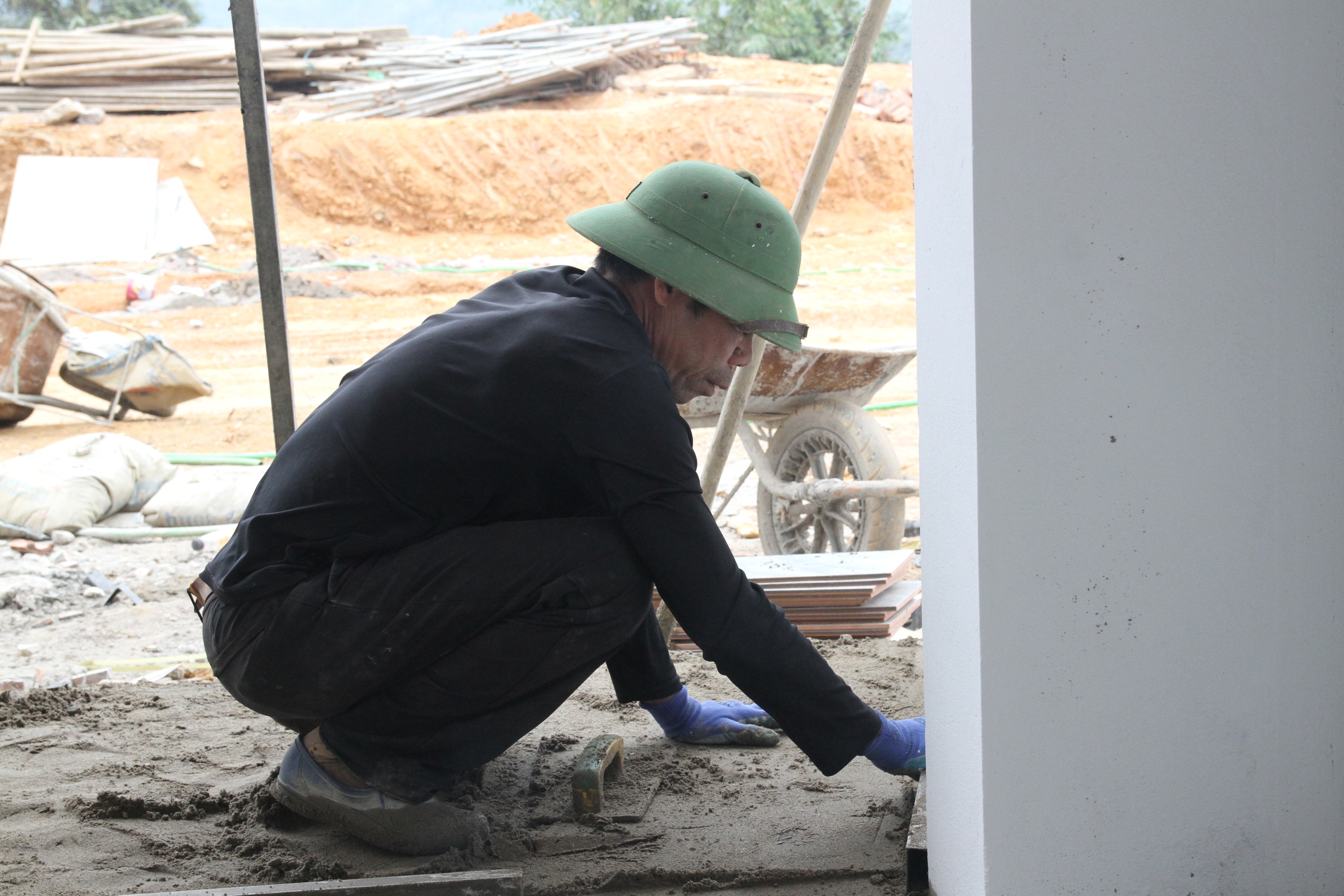 An sinh xã hội cho lao động phi chính thức 
Bài 2: Rào cản ngăn lao động phi chính thức đến gần “lưới an sinh xã hội”- Ảnh 5. An sinh xã hội cho lao động phi chính thức 
Bài 2: Rào cản ngăn lao động phi chính thức đến gần “lưới an sinh xã hội”- Ảnh 5.