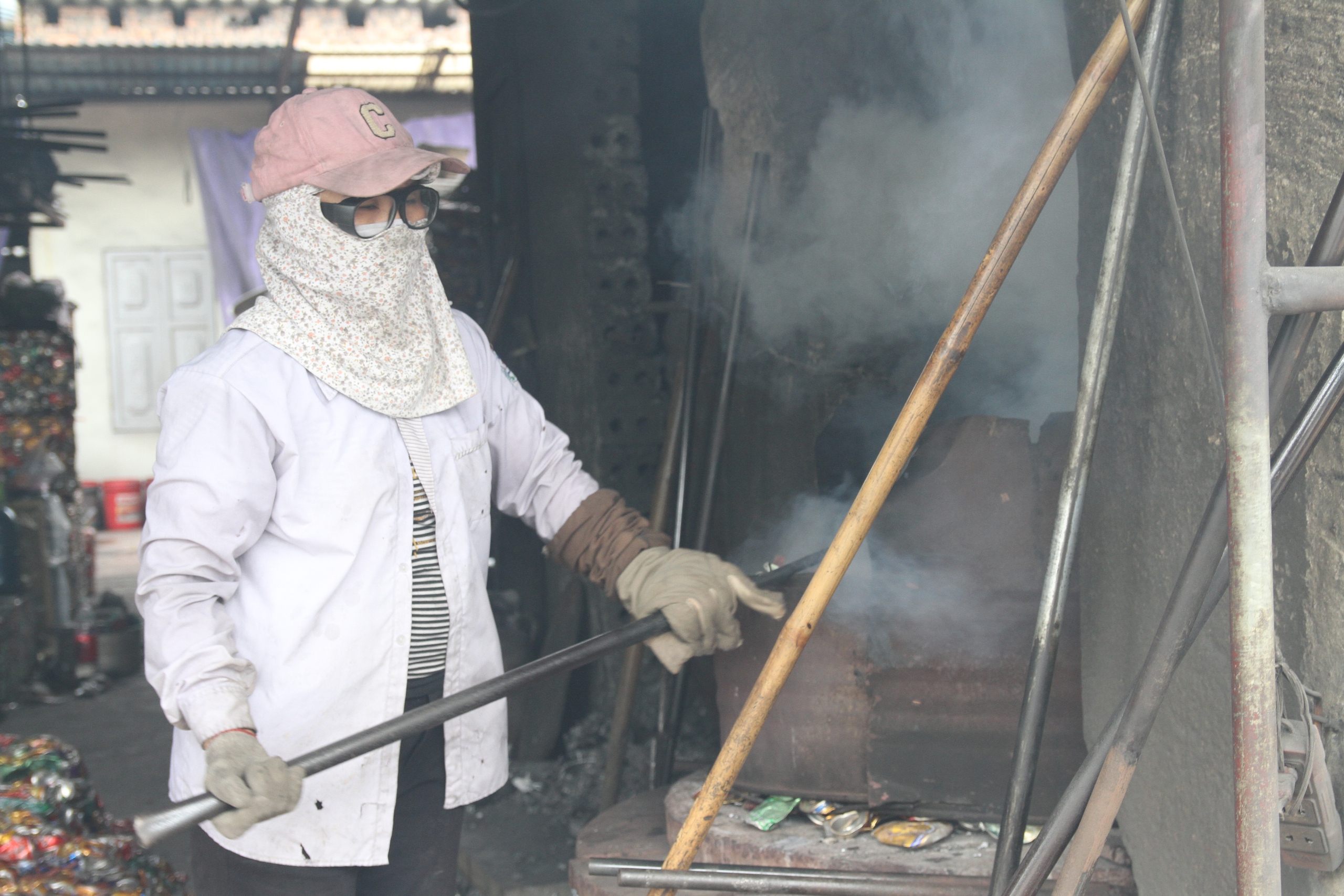 An sinh xã hội cho lao động phi chính thức 
Bài 2: Rào cản ngăn lao động phi chính thức đến gần “lưới an sinh xã hội”- Ảnh 14. An sinh xã hội cho lao động phi chính thức 
Bài 2: Rào cản ngăn lao động phi chính thức đến gần “lưới an sinh xã hội”- Ảnh 14.