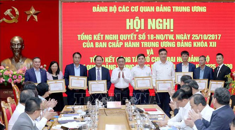 Khẩn trương hoàn thiện đề án vị trí việc làm, tiếp tục kiện toàn đội ngũ cán bộ- Ảnh 1.