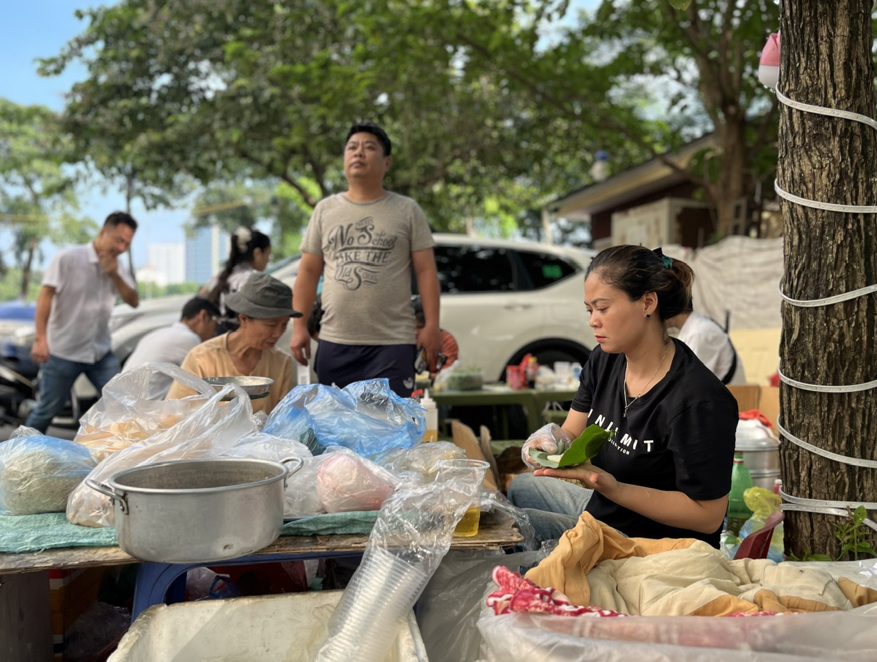 An sinh xã hội cho lao động phi chính thức 
Bài 2: Rào cản ngăn lao động phi chính thức đến gần “lưới an sinh xã hội”- Ảnh 15. An sinh xã hội cho lao động phi chính thức 
Bài 2: Rào cản ngăn lao động phi chính thức đến gần “lưới an sinh xã hội”- Ảnh 15.