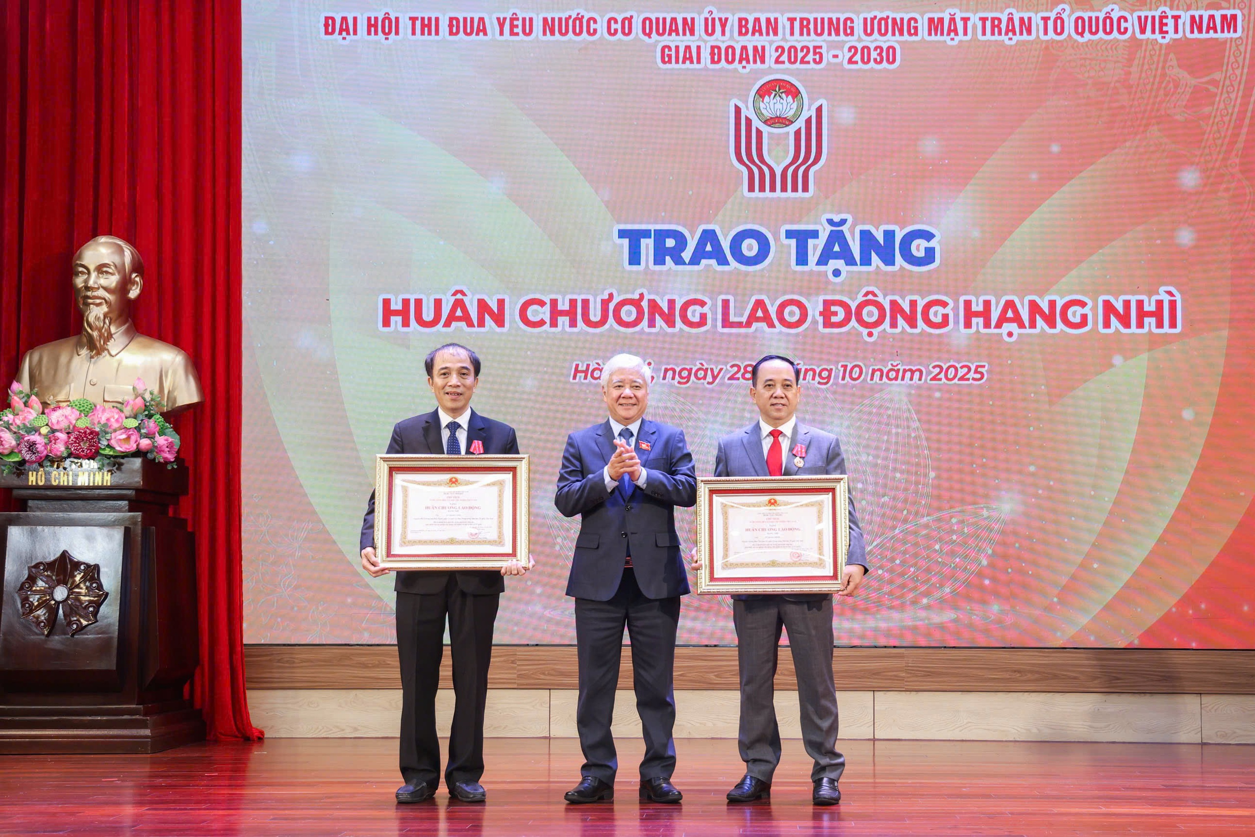 Thi đua là yêu cầu nội tại để khơi dậy sức mạnh toàn dân tộc- Ảnh 4. Thi đua là yêu cầu nội tại để khơi dậy sức mạnh toàn dân tộc- Ảnh 4.