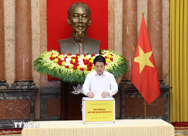 Văn phòng Chủ tịch nước quyên góp, ủng hộ đồng bào khắc phục hậu quả bão số 10- Ảnh 1.
