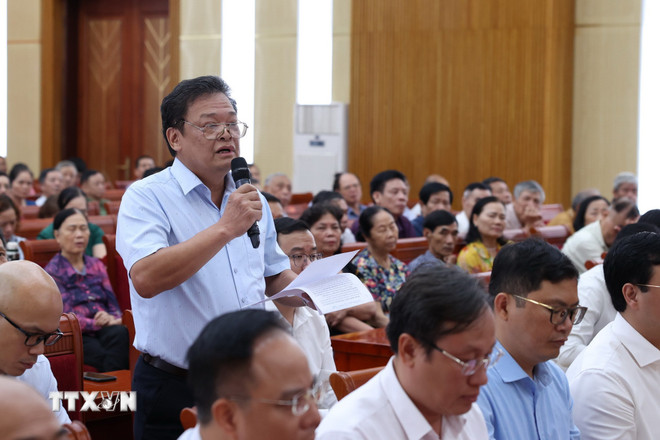 Bí thư Thành ủy Hà Nội: Quyết liệt tháo gỡ vướng mắc trong cải tạo chung cư cũ- Ảnh 1.