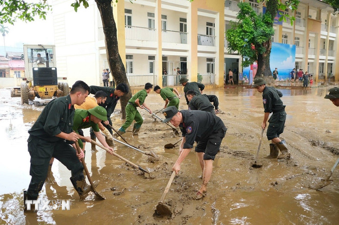 Huy động tối đa lực lượng, khẩn trương khắc phục hậu quả bão số 10- Ảnh 1.
