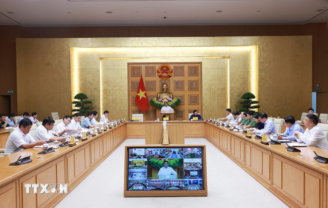 Thủ tướng: Dứt khoát không để người dân sống trong cảnh "màn trời chiếu đất"- Ảnh 1.