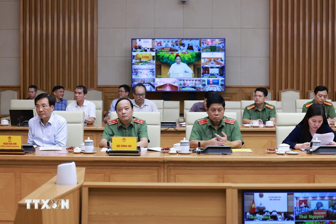 Thủ tướng: Dứt khoát không để người dân sống trong cảnh "màn trời chiếu đất"- Ảnh 2.