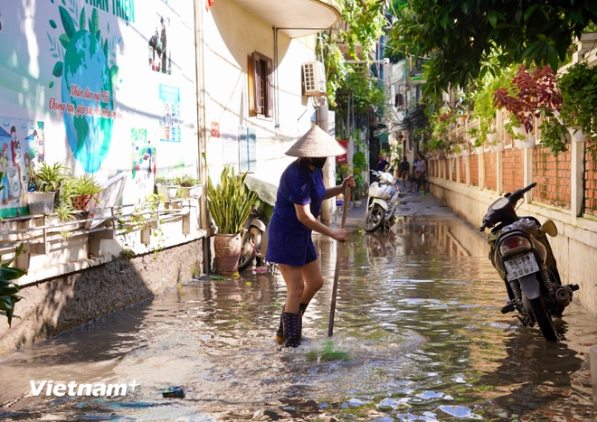 Hà Nội: Sau hàng chục giờ bị cô lập, người dân Phú Đô trở lại nhịp sống bình thường- Ảnh 2.