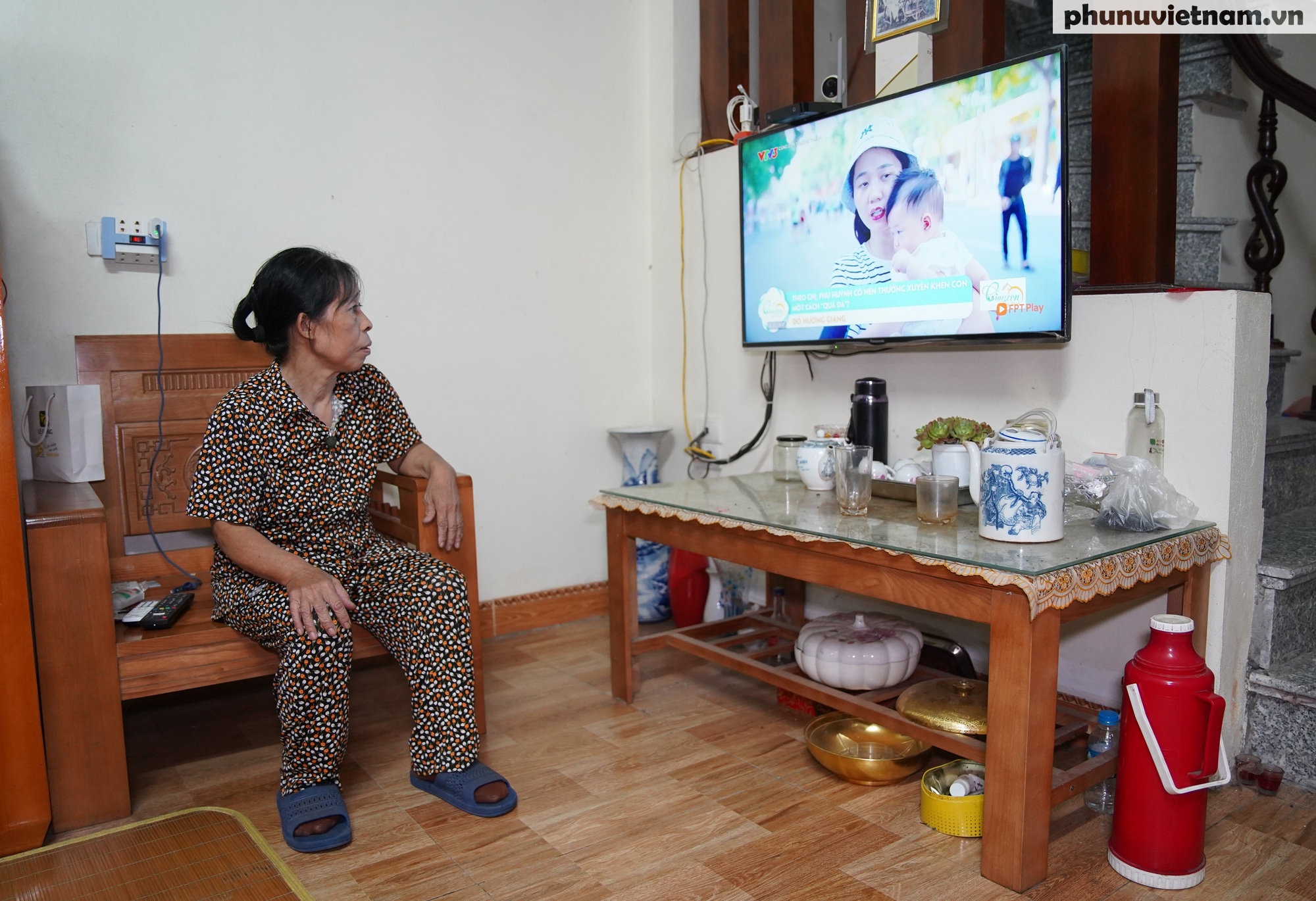 Người phụ nữ may găng tay nhờ vốn chính sách thoát nghèo và dựng nhà mới- Ảnh 3. Người phụ nữ may găng tay nhờ vốn chính sách thoát nghèo và dựng nhà mới- Ảnh 3.