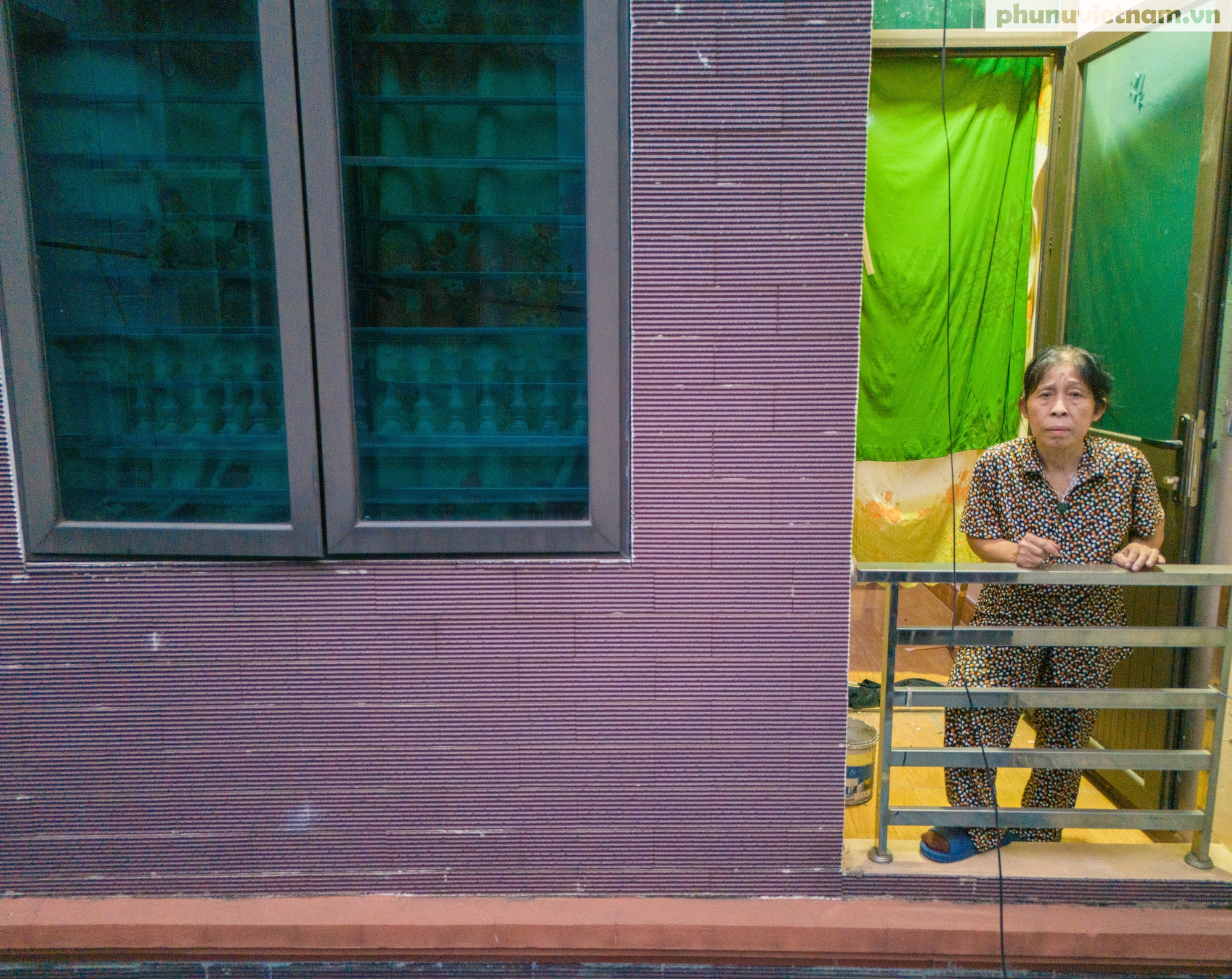 Người phụ nữ may găng tay nhờ vốn chính sách thoát nghèo và dựng nhà mới- Ảnh 7. Người phụ nữ may găng tay nhờ vốn chính sách thoát nghèo và dựng nhà mới- Ảnh 7.