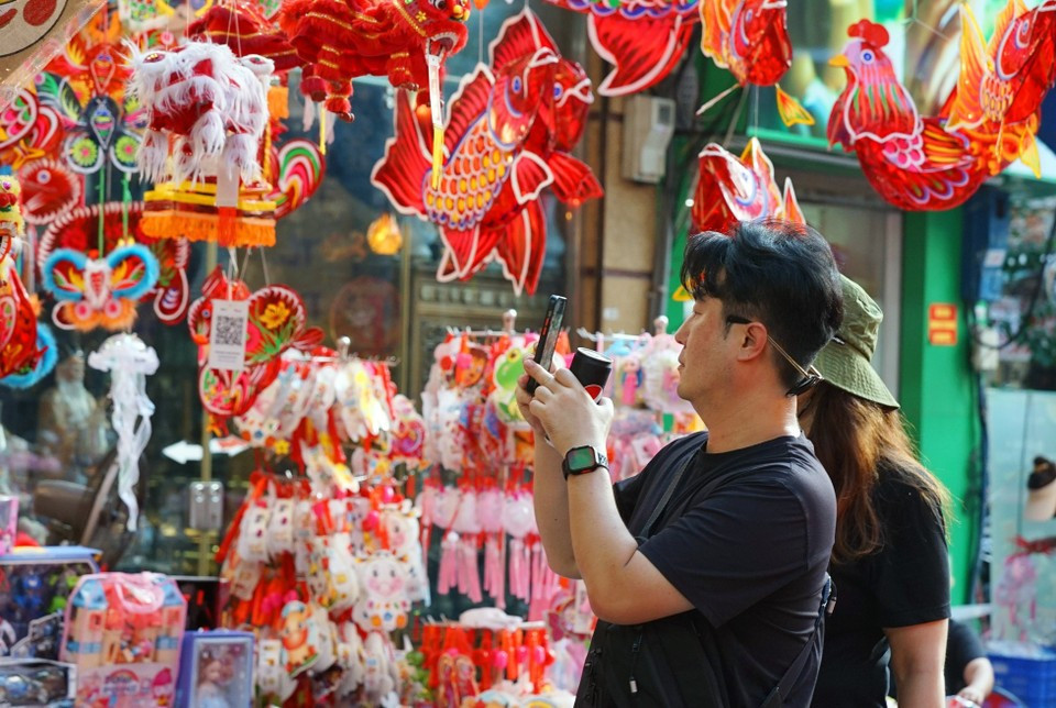 Công nghiệp văn hóa "bắt tay" du lịch bền vững để biến tài nguyên thành tài sản- Ảnh 2. Công nghiệp văn hóa "bắt tay" du lịch bền vững để biến tài nguyên thành tài sản- Ảnh 2.