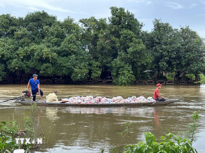 Thủ tướng: Khắc phục nhanh hậu quả mưa lũ ở Trung Bộ, sớm ổn định đời sống- Ảnh 2. Thủ tướng: Khắc phục nhanh hậu quả mưa lũ ở Trung Bộ, sớm ổn định đời sống- Ảnh 2.