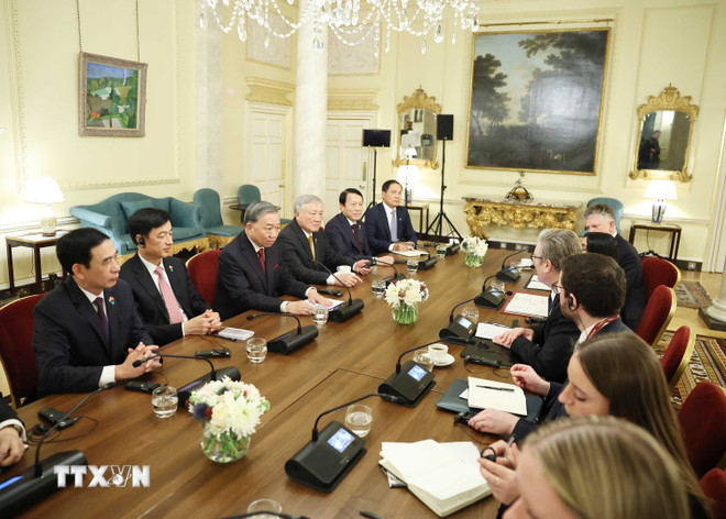 Tuyên bố chung nâng cấp quan hệ Việt Nam-Anh lên Đối tác Chiến lược Toàn diện- Ảnh 2.