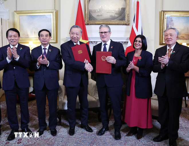 Tuyên bố chung nâng cấp quan hệ Việt Nam-Anh lên Đối tác Chiến lược Toàn diện- Ảnh 3.