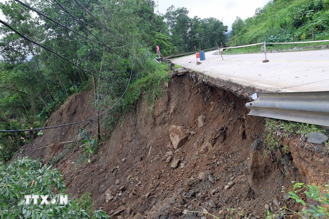 Thủ tướng: Khắc phục nhanh hậu quả mưa lũ ở Trung Bộ, sớm ổn định đời sống- Ảnh 3. Thủ tướng: Khắc phục nhanh hậu quả mưa lũ ở Trung Bộ, sớm ổn định đời sống- Ảnh 3.