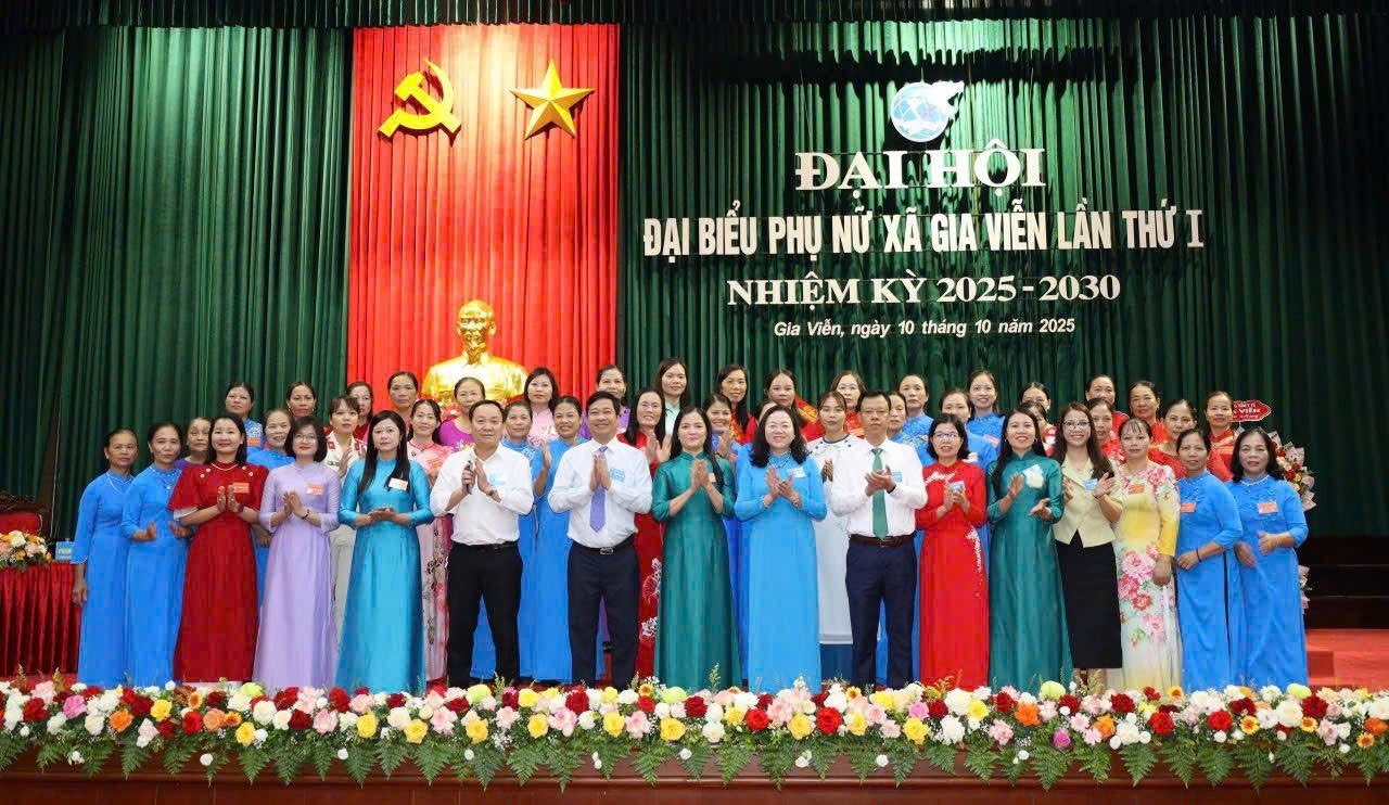 Ninh Bình: 100% xã, phường ứng dụng công nghệ thông tin trong tổ chức Đại hội phụ nữ- Ảnh 7. Ninh Bình: 100% xã, phường ứng dụng công nghệ thông tin trong tổ chức Đại hội phụ nữ- Ảnh 7.