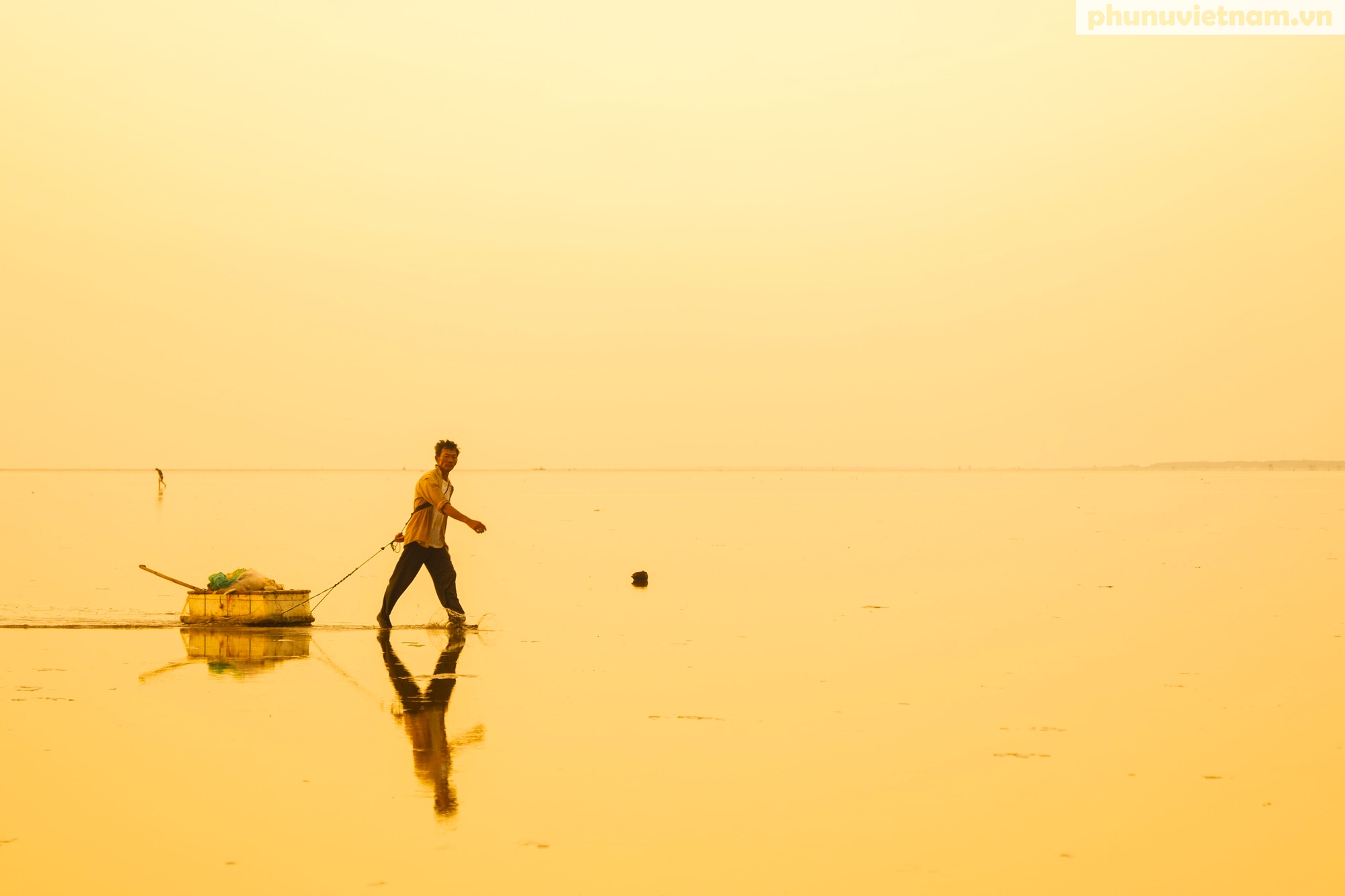 Choáng ngợp trước vẻ đẹp huyền ảo của bãi biển vô cực đẹp nhất miền Bắc ở Hưng Yên- Ảnh 2.