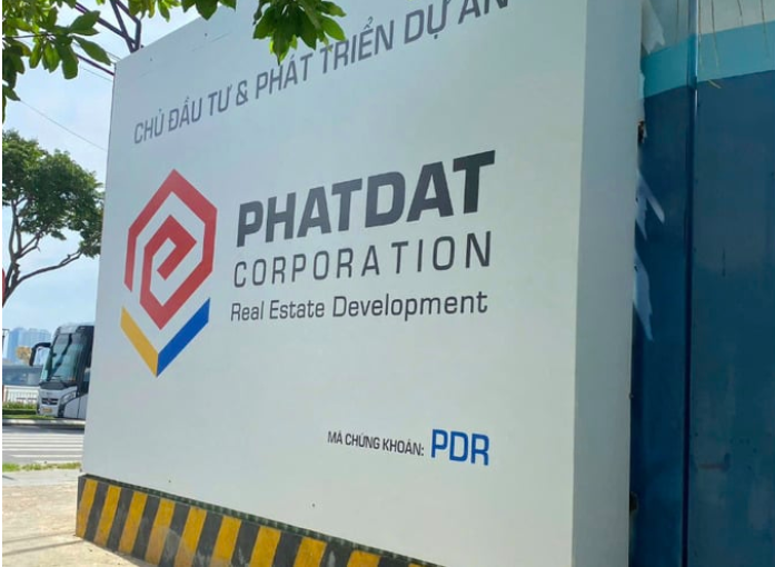 Thông tin CEO Phát Đạt bị tạm hoãn xuất cảnh gây hoang mang cho hơn 56.000 nhà đầu tư - Ảnh 1.