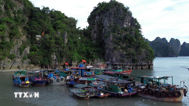 Quảng Ninh tạm ngừng cấp phép thăm quan, lưu trú trên biển từ sáng 5/10- Ảnh 1.