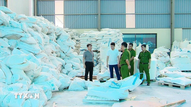 Phú Thọ: Bắt tạm giam lãnh đạo công ty sản xuất hàng triệu bình chữa cháy giả- Ảnh 1.