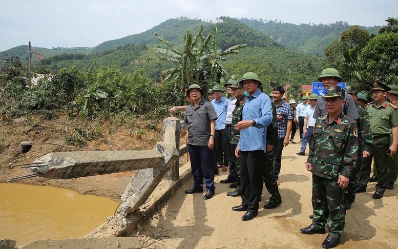 Phó Thủ tướng Trần Hồng Hà kiểm tra công tác khắc phục hậu quả bão số 10, chuẩn bị ứng phó với bão số 11 tại tỉnh Lào Cai- Ảnh 1.