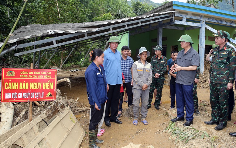 Phó Thủ tướng Trần Hồng Hà kiểm tra công tác khắc phục hậu quả bão số 10, chuẩn bị ứng phó với bão số 11 tại tỉnh Lào Cai- Ảnh 4.