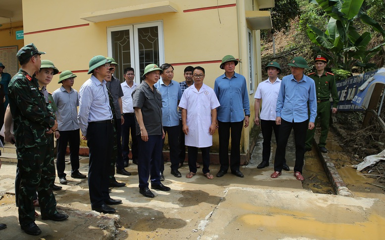 Phó Thủ tướng Trần Hồng Hà kiểm tra công tác khắc phục hậu quả bão số 10, chuẩn bị ứng phó với bão số 11 tại tỉnh Lào Cai- Ảnh 5.