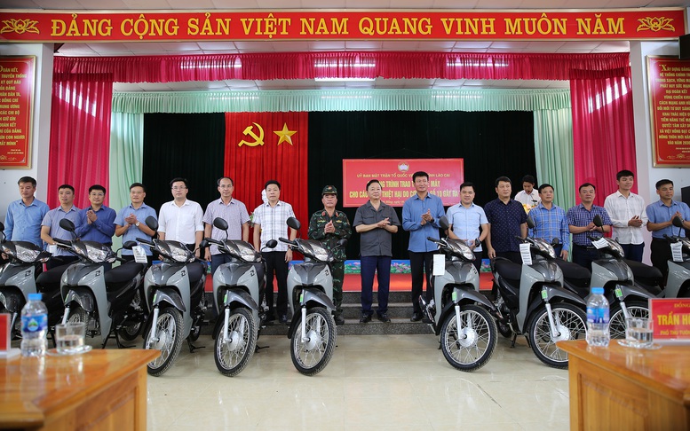 Phó Thủ tướng Trần Hồng Hà kiểm tra công tác khắc phục hậu quả bão số 10, chuẩn bị ứng phó với bão số 11 tại tỉnh Lào Cai- Ảnh 6.