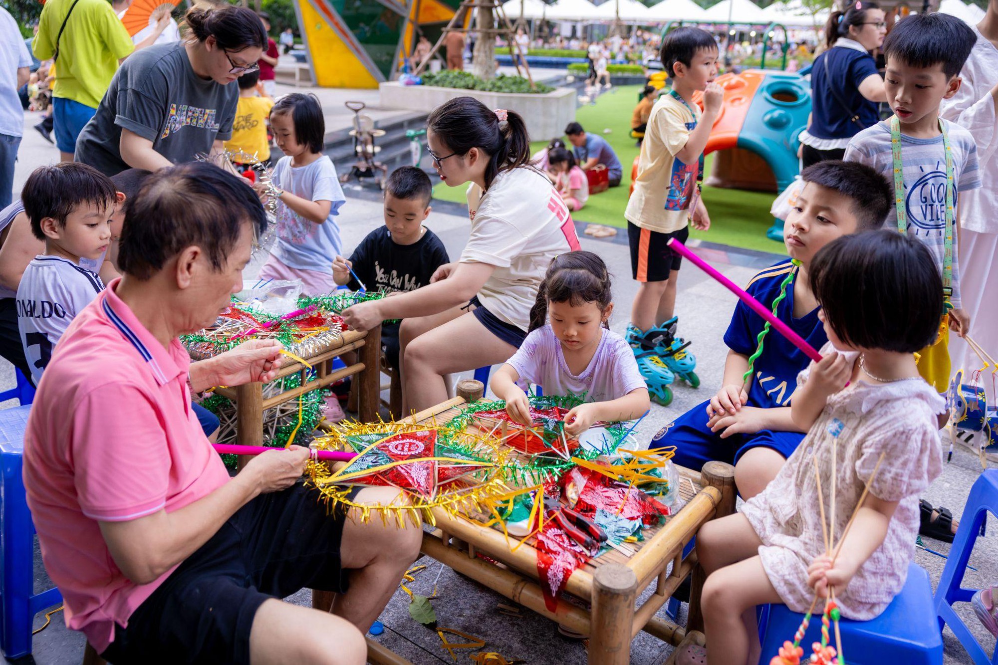 Trung thu 2025 tại Goldmark City: Rực rỡ sắc màu, trọn vẹn niềm vui- Ảnh 3.