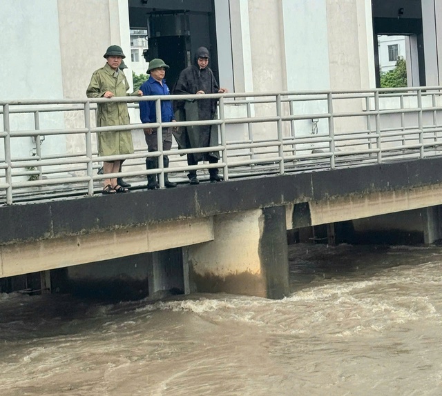 Phó Chủ tịch UBND thành phố Hà Nội: Không để bị động, bất ngờ trong mọi tình huống thiên tai- Ảnh 1.