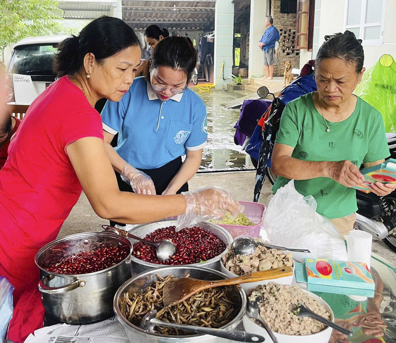 Phụ nữ Cao Bằng cùng các lực lượng cứu dân giữa lũ, lan tỏa “tương thân tương ái”- Ảnh 2. Phụ nữ Cao Bằng cùng các lực lượng cứu dân giữa lũ, lan tỏa “tương thân tương ái”- Ảnh 2.
