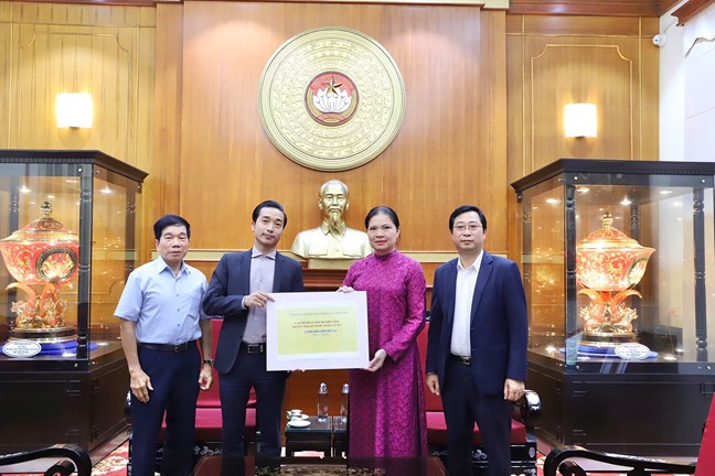 Góp thêm nguồn lực hỗ trợ đồng bào các tỉnh sớm tái thiết cuộc sống khi bão lũ đi qua- Ảnh 2. Góp thêm nguồn lực hỗ trợ đồng bào các tỉnh sớm tái thiết cuộc sống khi bão lũ đi qua- Ảnh 2.