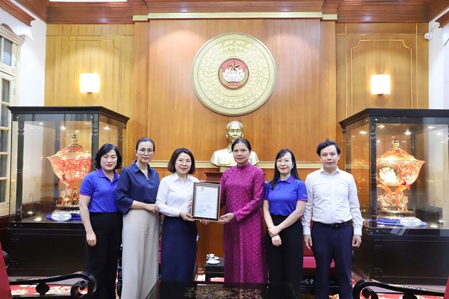 Góp thêm nguồn lực hỗ trợ đồng bào các tỉnh sớm tái thiết cuộc sống khi bão lũ đi qua- Ảnh 5. Góp thêm nguồn lực hỗ trợ đồng bào các tỉnh sớm tái thiết cuộc sống khi bão lũ đi qua- Ảnh 5.